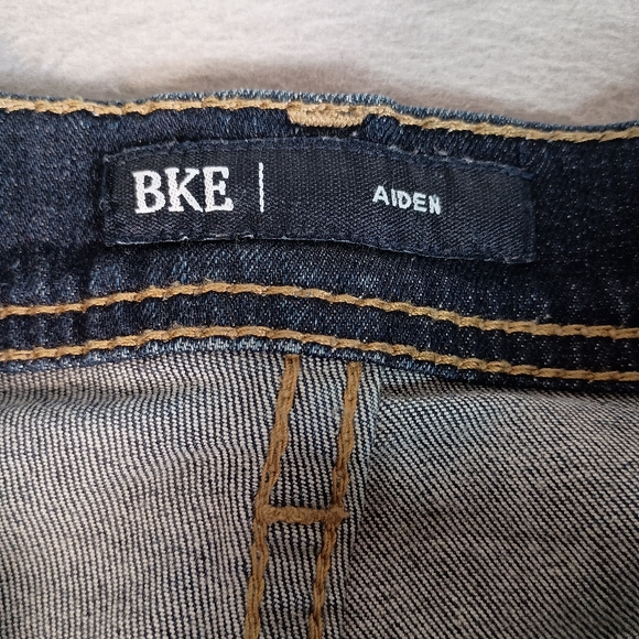 BKE Aiden Men's 30x34 Dark Wash Blue Embroidered Whisker Straight Leg Jeans - Picture 2 of 11